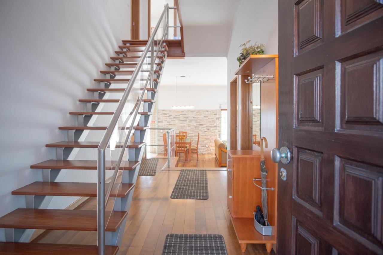 8 Rodrigues Family House - Villa With Patio Nazaré Eksteriør billede